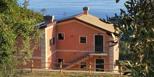 Accommodation with garden in Monterosso