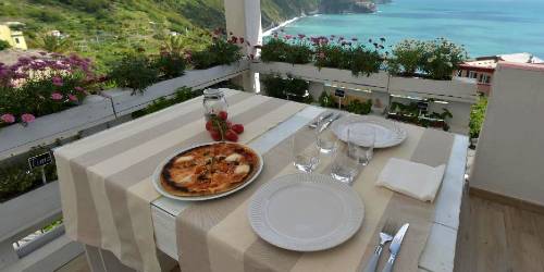 Romantic hotels for couples in Manarola