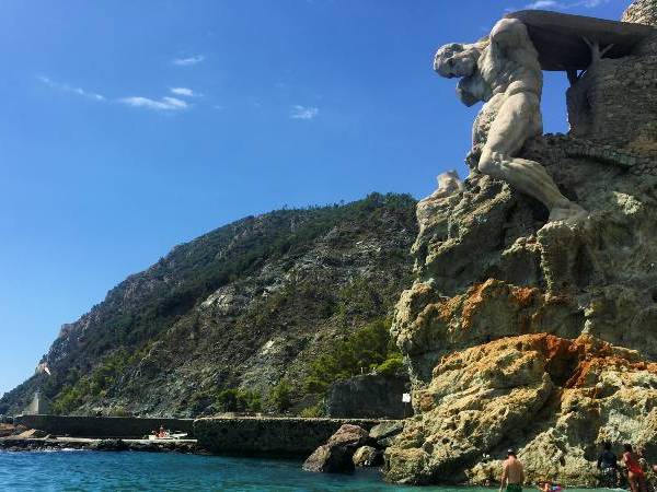 La statue du Géant de Monterosso