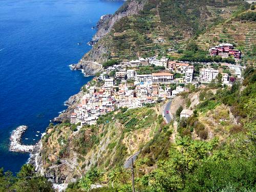 Cinque Terre walking tour with food and wine tastings